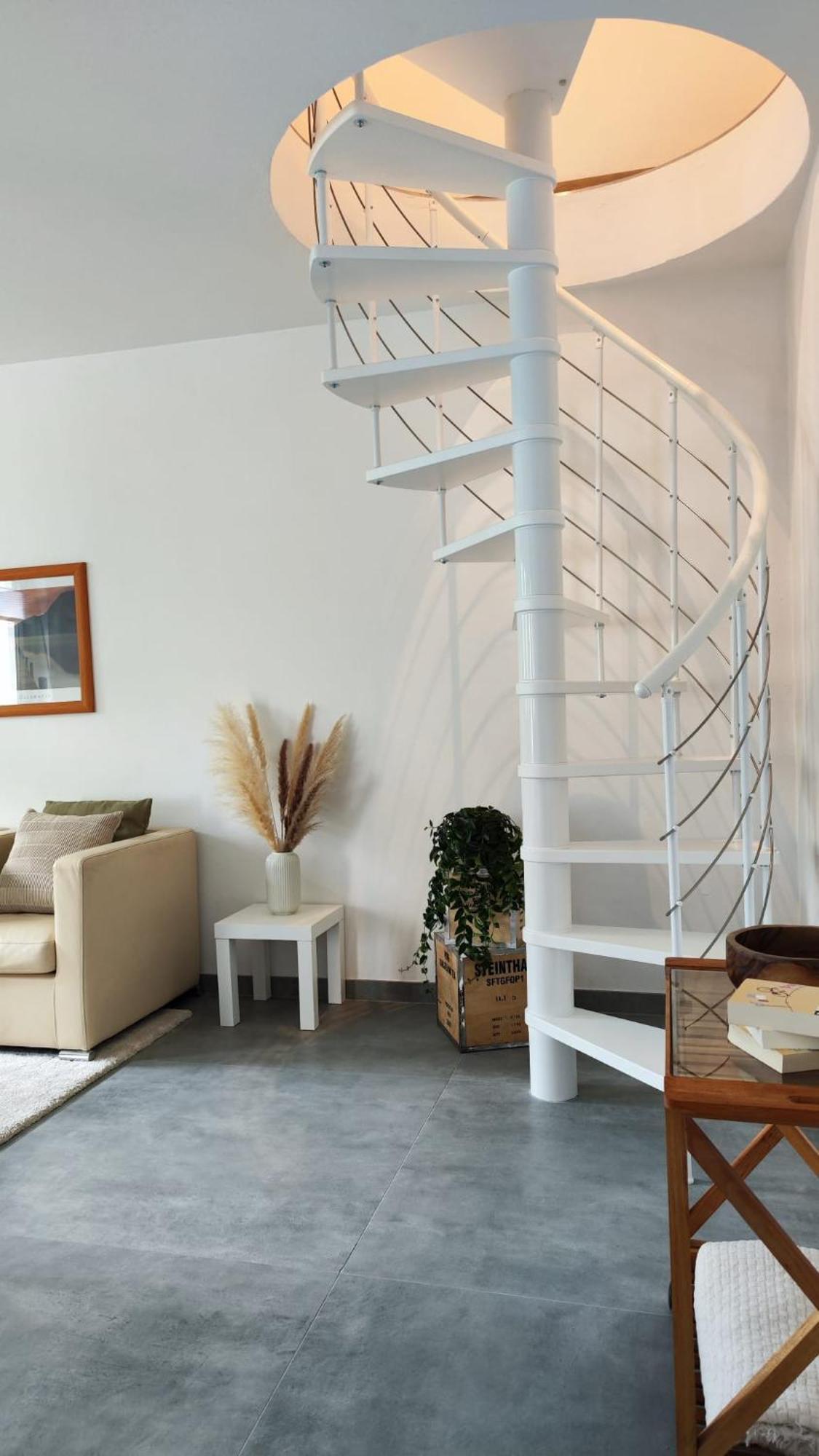 Apartment Stilvolle Zwei Etagenwohnung, Parkplatz Gröbenzell