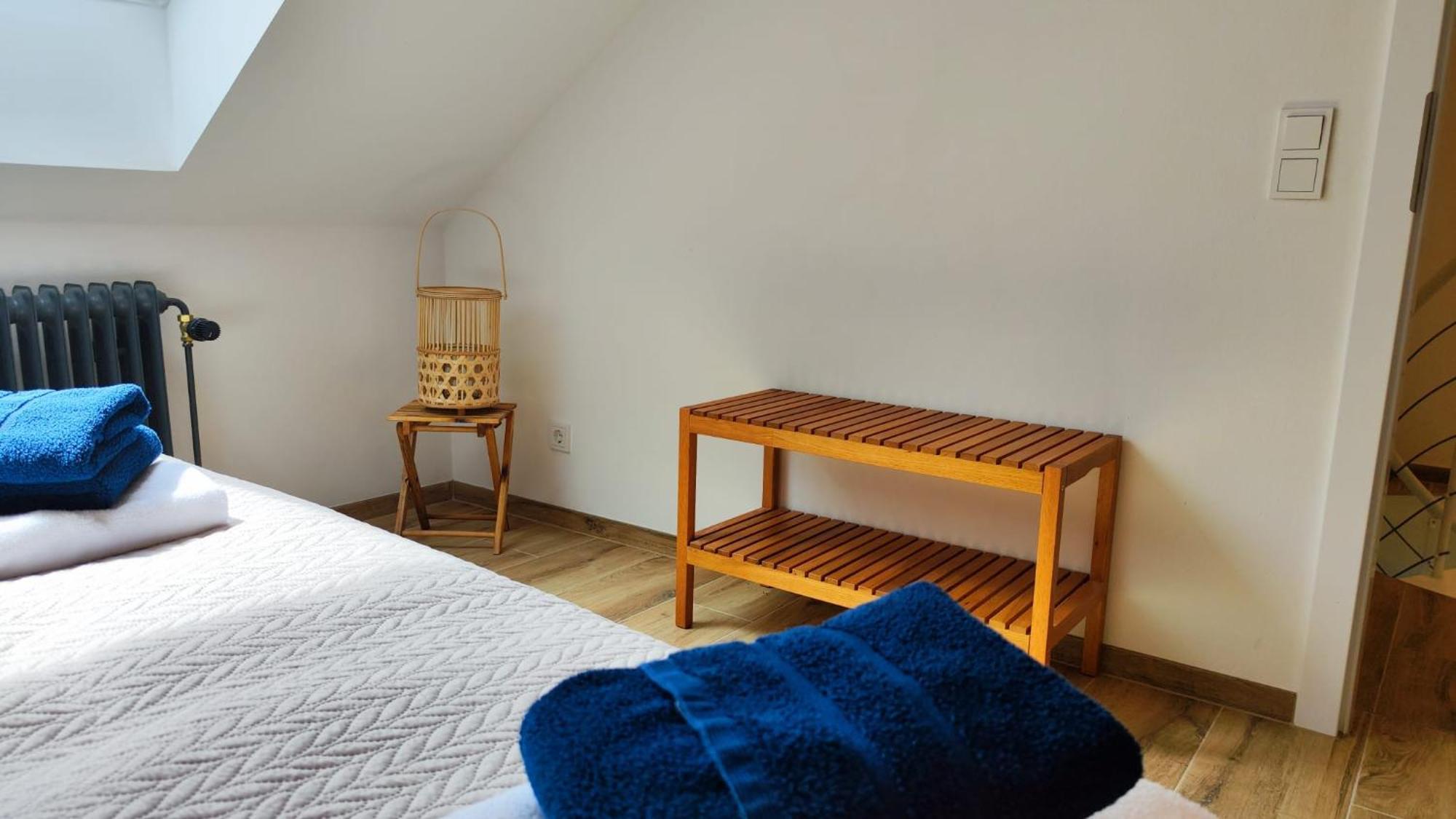 Stilvolle Zwei Etagenwohnung, Parkplatz Apartment *