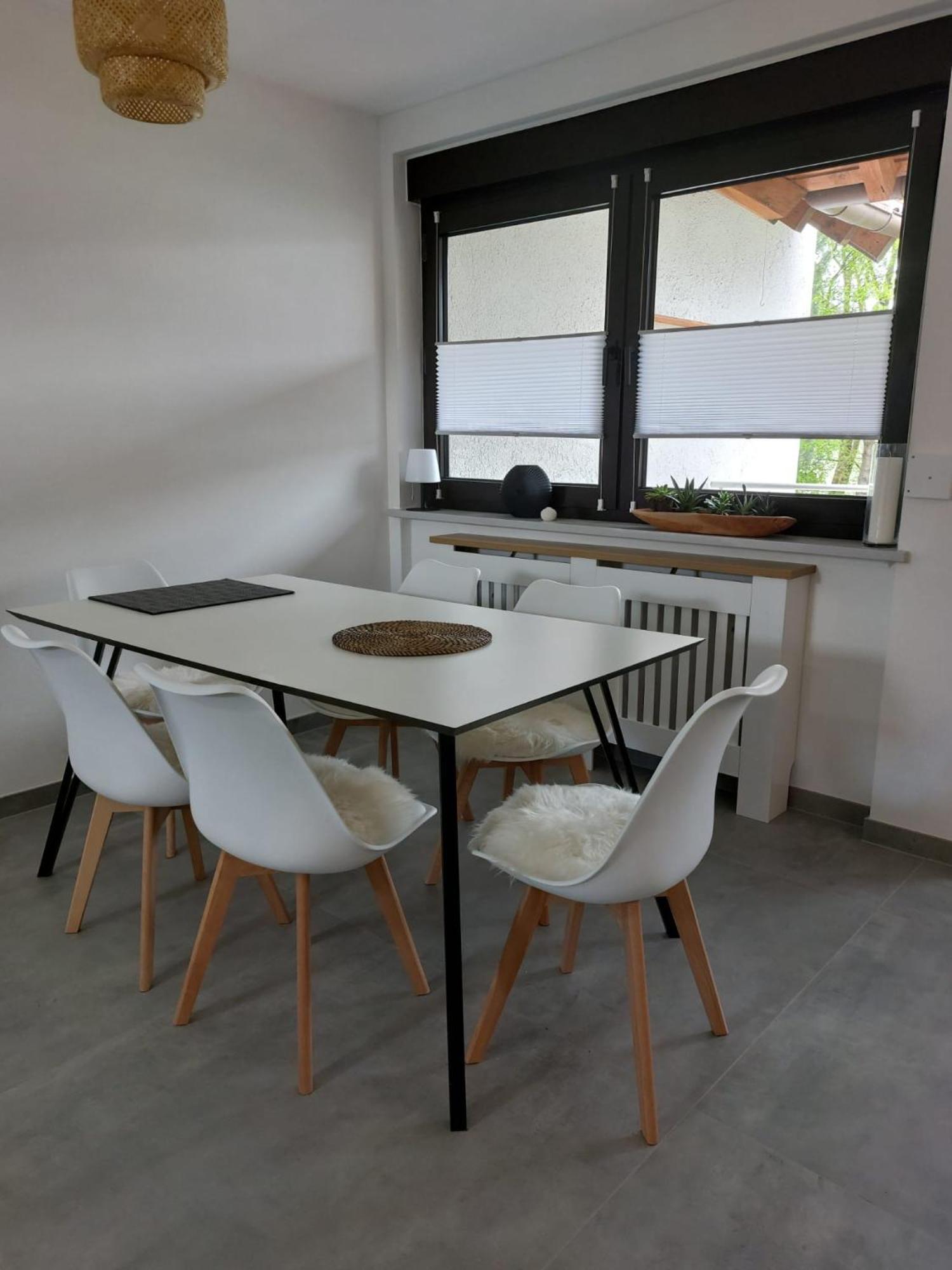 Stilvolle Zwei Etagenwohnung, Parkplatz Apartment
